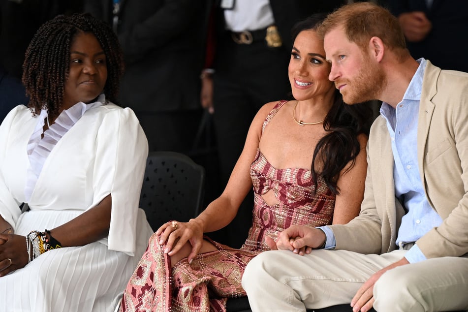 Prince Harry (r.) and Meghan Markle (c.) were invited to Colombia by Vice President Francia Márquez.