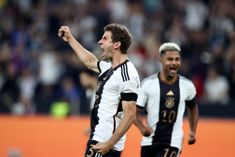 Der Altmeister hat es noch drauf! Thomas Müller (l.) brachte Deutschland früh in Front.