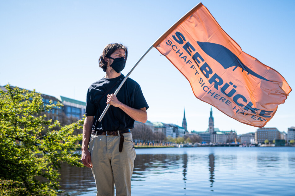 Polizei lässt nur Bruchteil von geplanter Mahnwache um die Alster zu