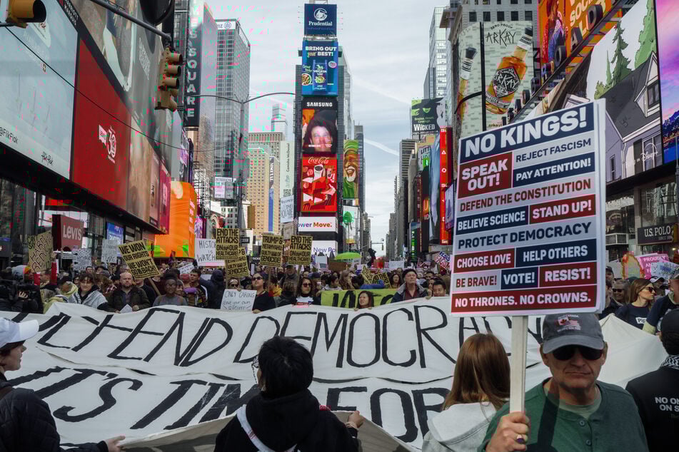 Hunderttausende gingen in New York auf die Straße.