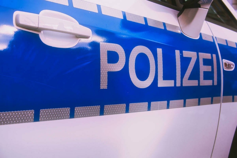 Die Polizei hatte am Sonntag ordentlich zu kämpfen, weil ein 42-Jähriger Ärger machte. (Symbolbild)