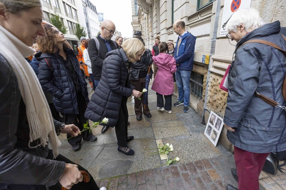 Auch Enkelin Carol Karp war aus den USA angereist und bei der Einweihung der Stolpersteine dabei.