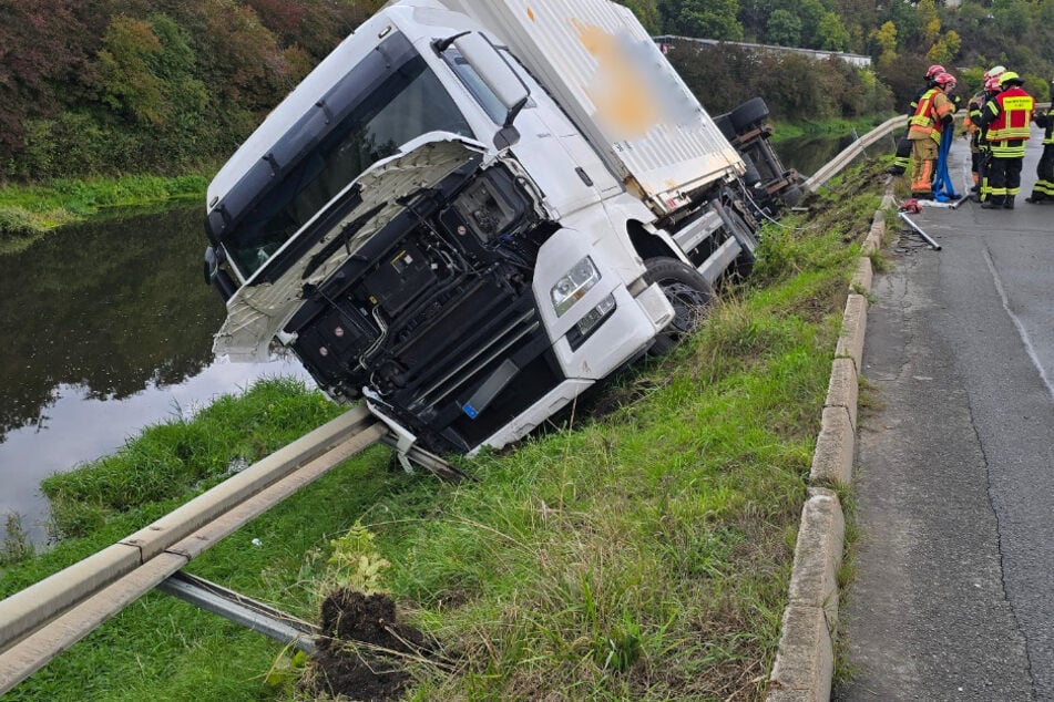Der 54-jährige Lkw-Fahrer erlitt einen Schock.