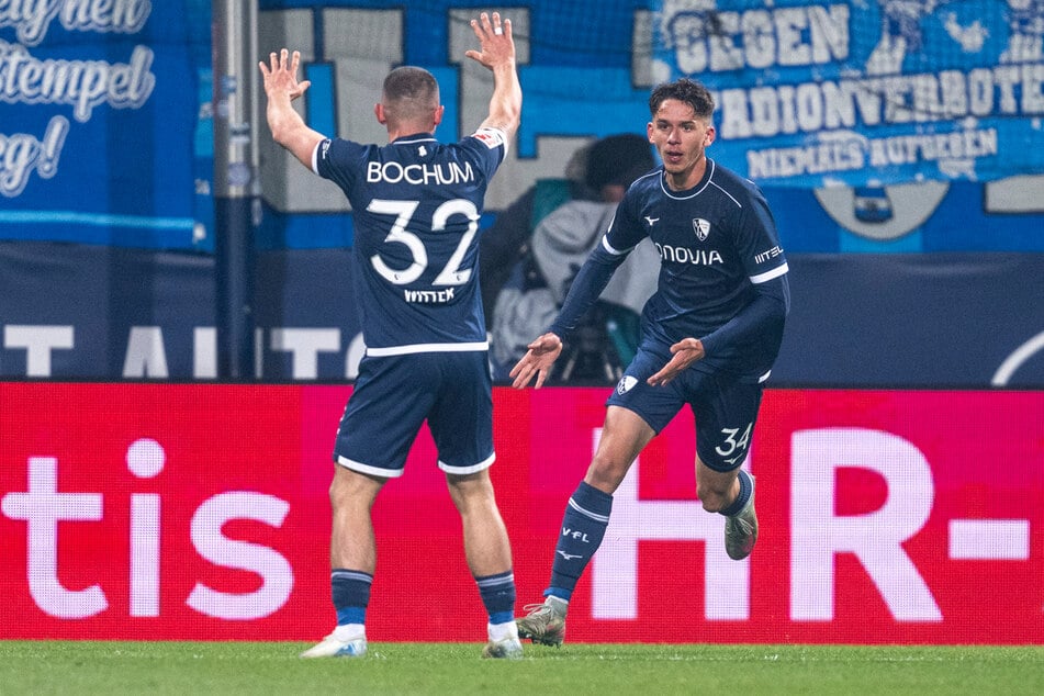Cajetan Lenz (19, r.) wird im kommenden Sommer vom VfL Bochum offenbar zur TSG Hoffenheim statt zu Eintracht Frankfurt wechseln.