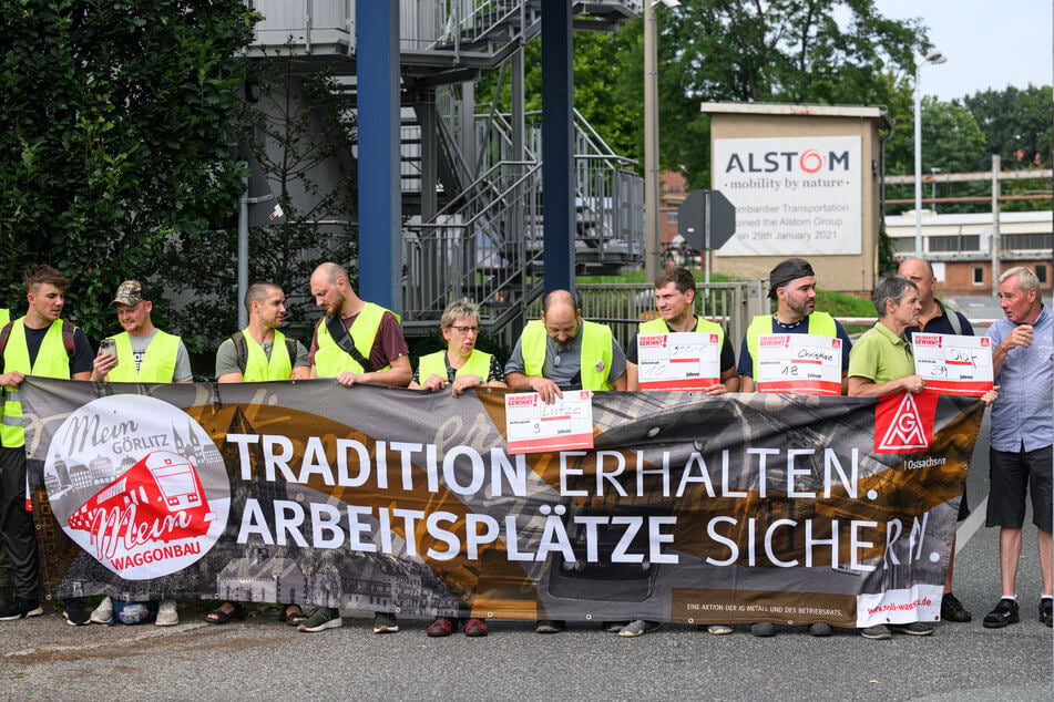 Vor gut zwei Jahren protestierten Alstom-Beschäftigte am 7. September 2022 gegen die geplanten Stellenstreichungen. (Archivbild)