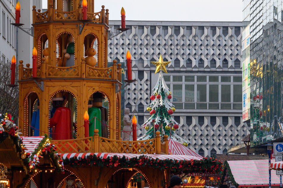 Auf dem Breiten Weg an der MVB-Haltestelle "Alter Markt", gegenüber dem Galeria-Kaufhaus, wird es keine Buden mehr geben. (Archivfoto)