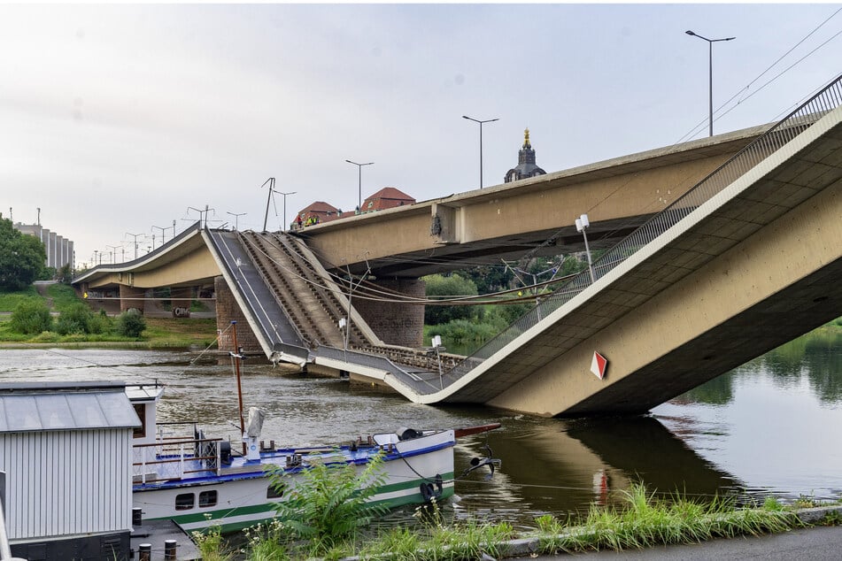 Die eingestürzte Carolabrücke in Dresden.