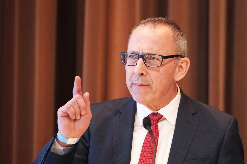 Mit Blick auf die Landtagswahl 2024 bringt sich der sächsische AfD-Landeschef Jörg Urban (58) als Spitzenkandidat in Position.