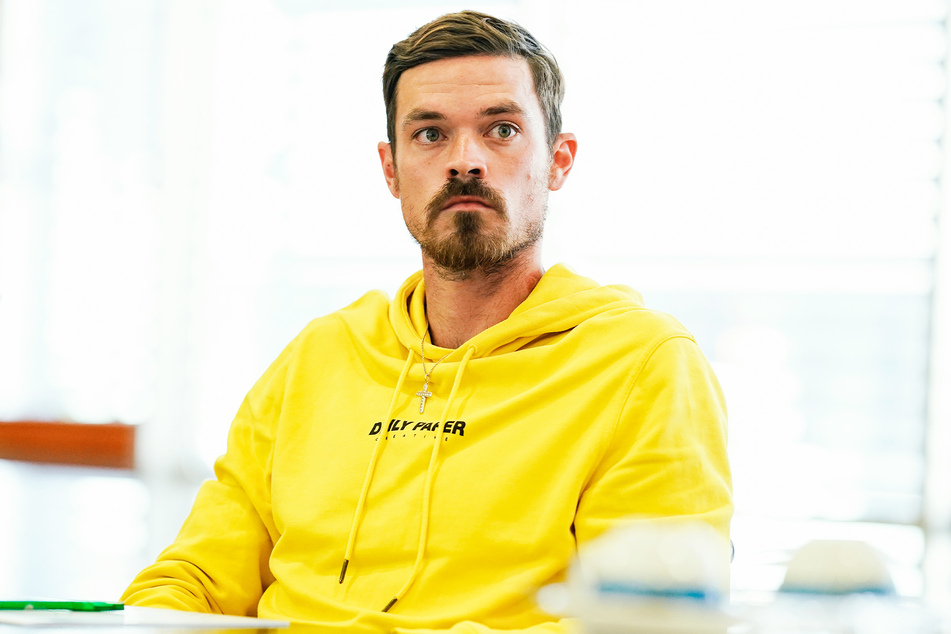 Dennis Erdmann (30) wies die Anschuldigungen der Magdeburger Spieler von sich.