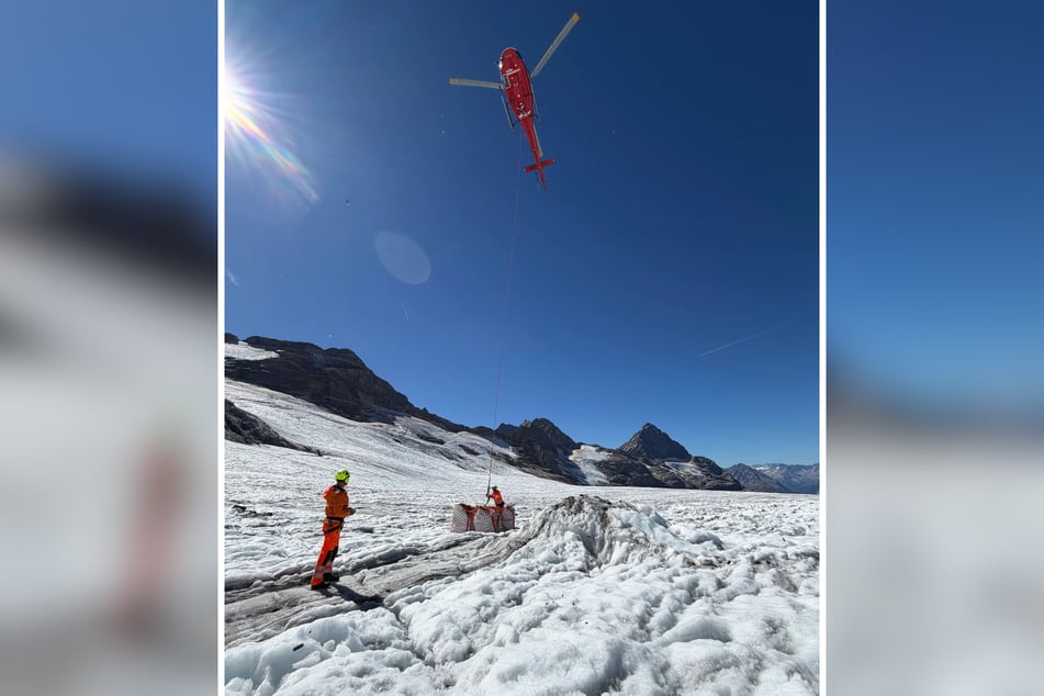 Bei der Bergung der freigelegten Teile kam auch ein privates Helikopterunternehmen zum Einsatz.