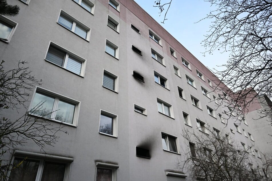 Aus den Fenstern im Treppenhaus quoll dichter Rauch.
