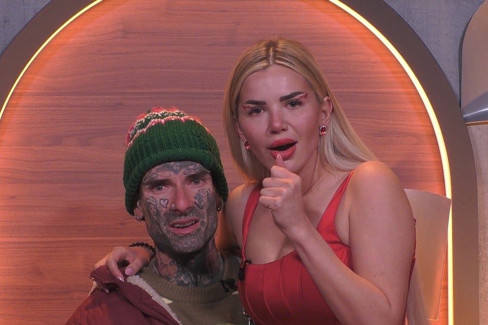 Tessa ist von Kim Virginia und Nikola Grey (30) nicht sonderlich überzeugt.