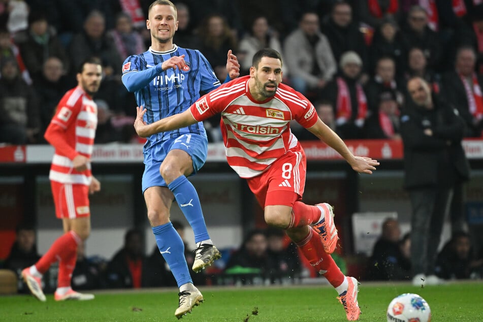 Rani Khedira (31, r.) gegen Adrian Beck (28).
