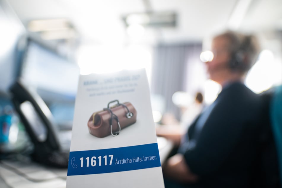 Die Rufnummer 116117 ist laut den KVB-Vorsitzenden keine "Corona-Impf-Hotline". (Symbolbild)