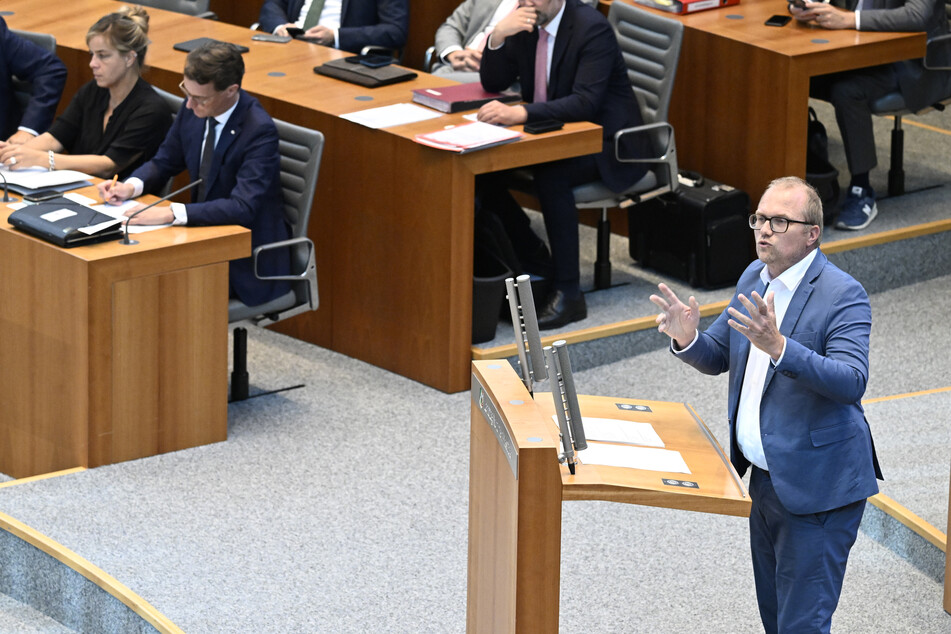 SPD-Fraktionsvorsitzender Jochen Ott (49) im Landtag.