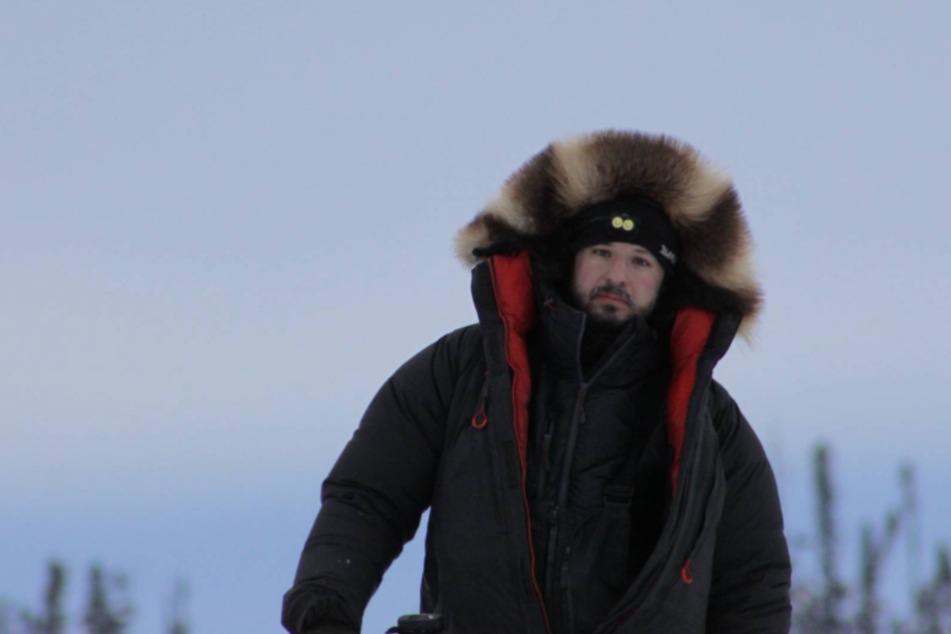 Musher Eddie Burke Jr. withdraws as the 2024 Iditarod drama continues.