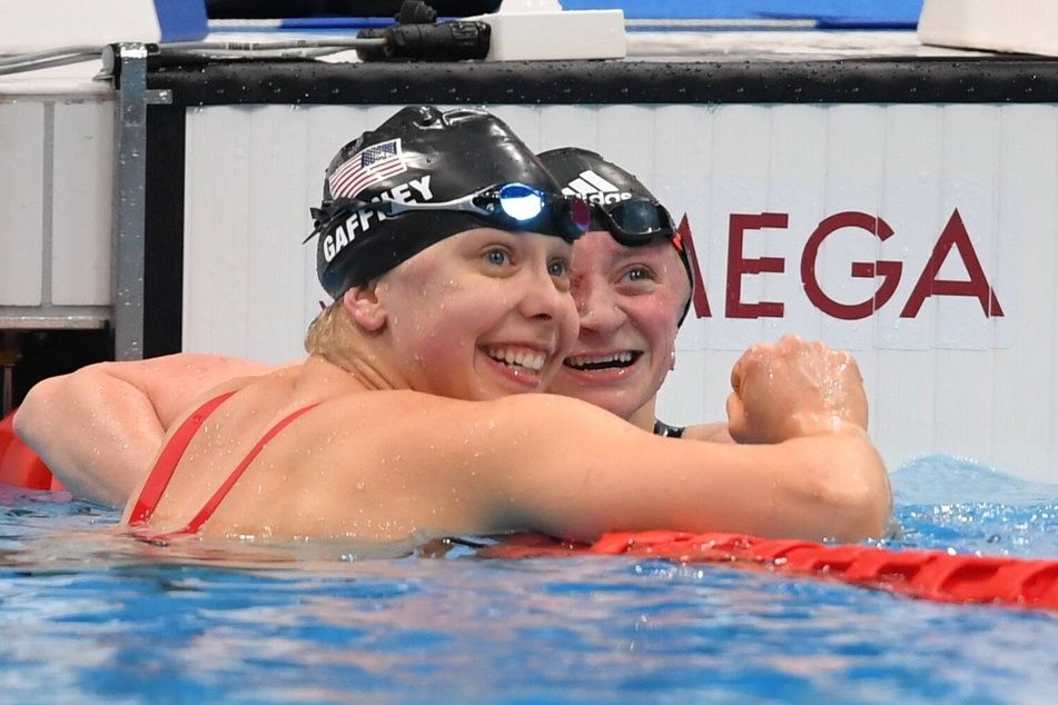 Julia Gaffney (l.) and McKenzie Coan (r.) both made the podium in the women's 400-meter freestyle S7 final on Sunday.
