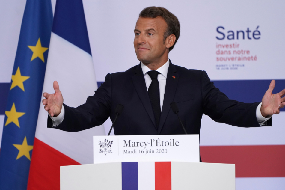 Im Juni 2020 zeigte sich Emmanuel Macron beim Besuch einer Sanofi-Fabrik in Lyon noch sehr optimistisch.