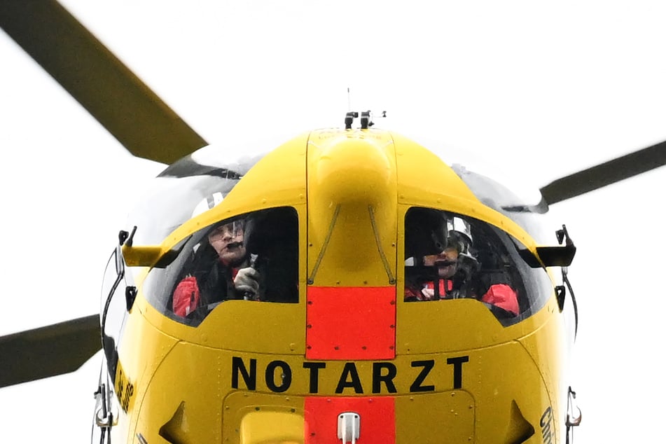 Für die Landung des Rettungshubschraubers musste die A4 in Richtung Osten zeitweise gesperrt werden. (Symbolbild)