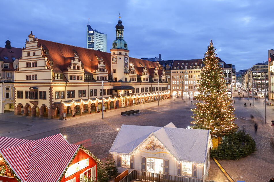 Im vergangenen Jahr gab es zwar trotzdem den traditionellen Weihnachtsbaum und einige wenige Verkaufsstände, doch es waren nur wenige Menschen unterwegs. (Archivbild)