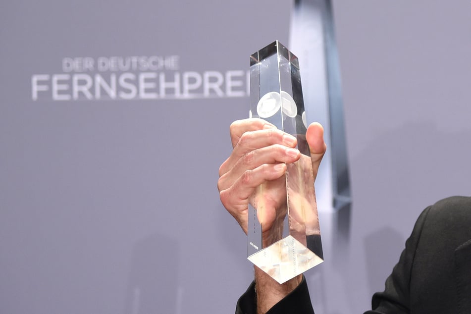 Die Trophäe des Deutschen Fernsehpreises: Der Preis wird seit dem Jahr 1999 für hervorragende Leistungen beim Fernsehen verliehen.