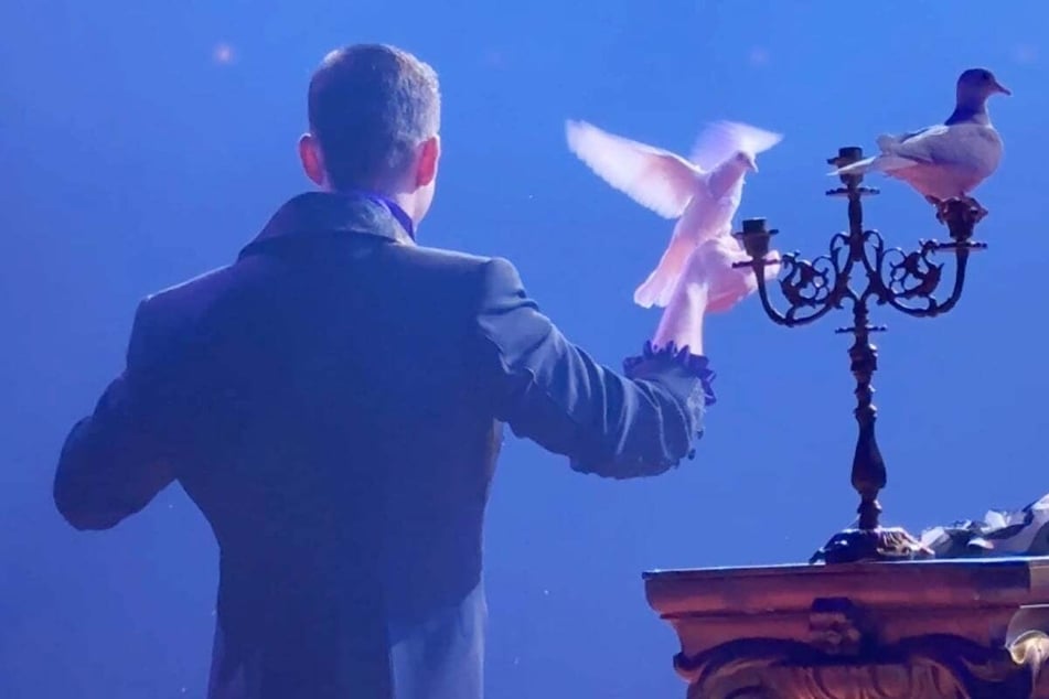 Gemeinsam mit der Organisation Team Tierschutz gGmbH kritisierte Malte Zierden (33) Zaubertricks mit Tauben beim Weltweihnachtscircus in Stuttgart.