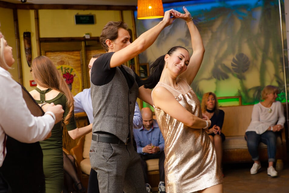 Lasst Eure Energie bei einem Tanzkurs raus. (Symbolfoto)