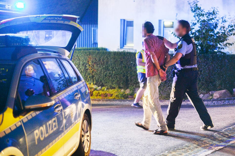Am Ende des Unfall-Einsatzes wurde der Fahrer festgenommen.