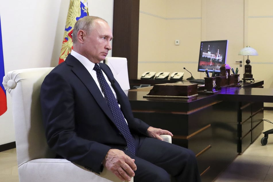 Wladimir Putin, Präsident von Russland, spricht während seines Interviews mit dem stellvertretenden Generaldirektor des russischen Staatsfernsehens, Brilew.