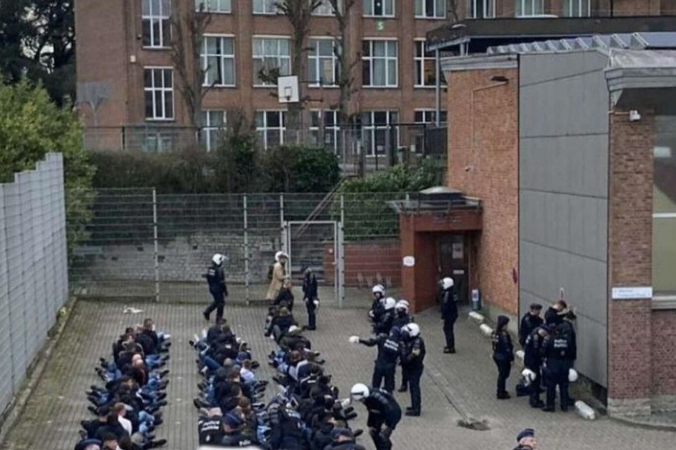 Mehrere Dutzende Eintracht-Fans wurden von der belgischen Polizei daran gehindert, das Stadion zu erreichen.