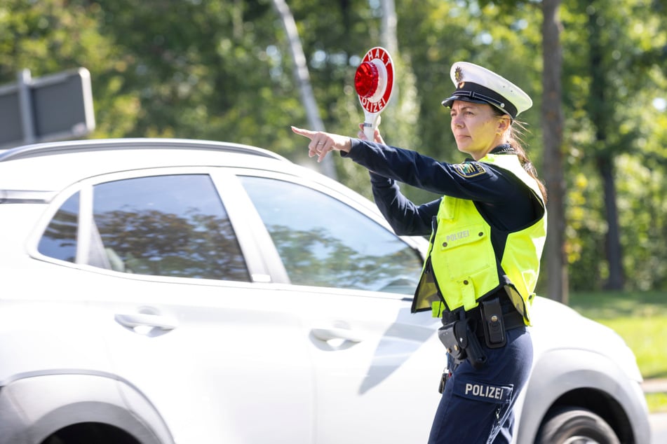 Vor der Garnisonkirche zog die Polizei Verkehrssünder heraus.