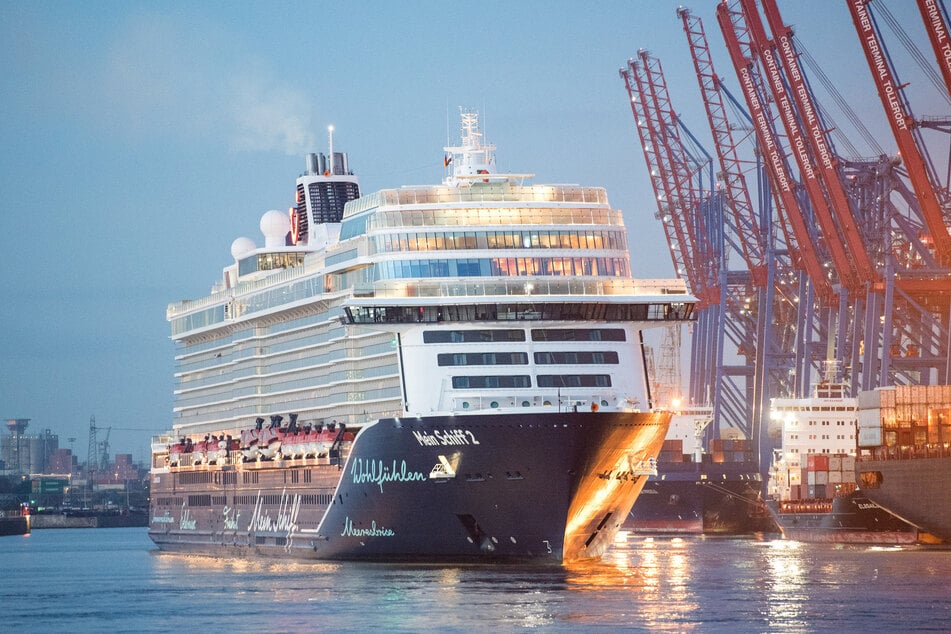 Premiere nach Corona-Pause: Kreuzfahrt-Riese läuft in deutschem Hafen ein