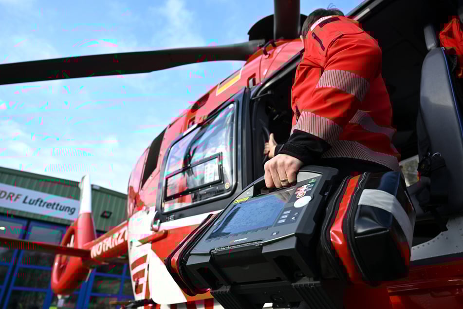Der Mann wurde mit einem Hubschrauber in eine Klinik geflogen. (Symbolfoto)