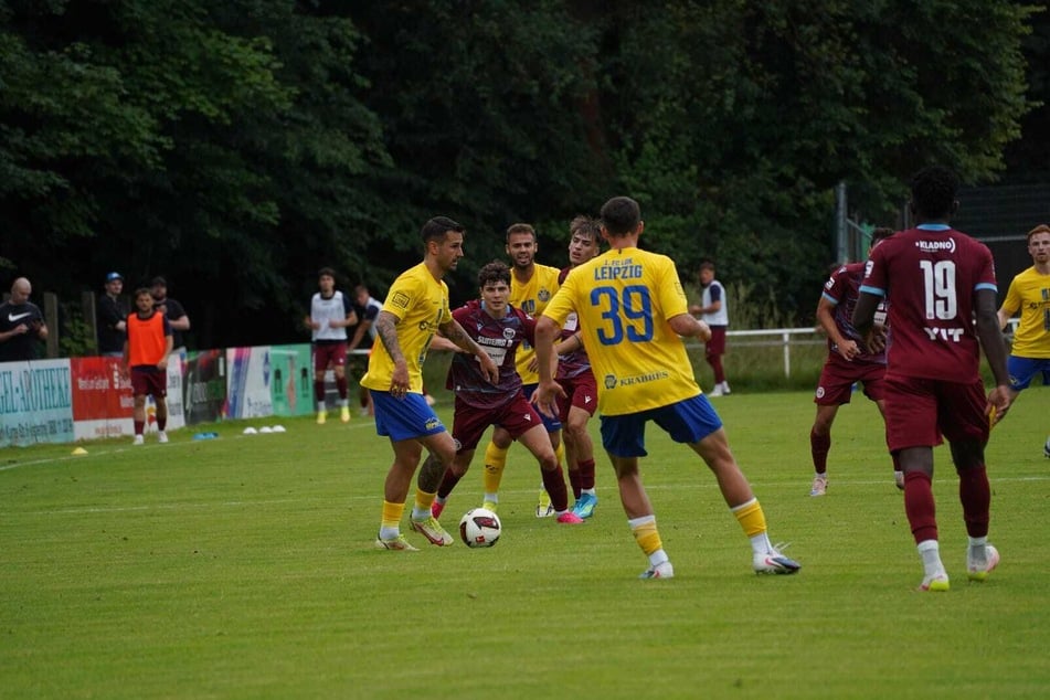 Lok Leipzig und SK Kladno schenkten sich gar nichts. Die Zuschauer im Clade-Sportpark in Naunhof durften viele Tore bestaunen.