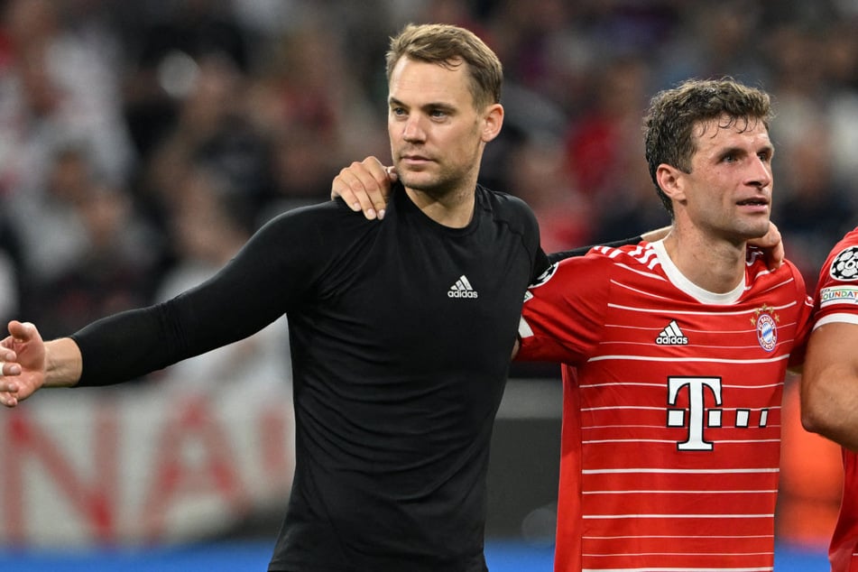 Stehen Kapitän Manuel Neuer (36, l.) und Thomas Müller (33) gegen Freiburg wieder auf dem Platz? Die Chancen variieren.