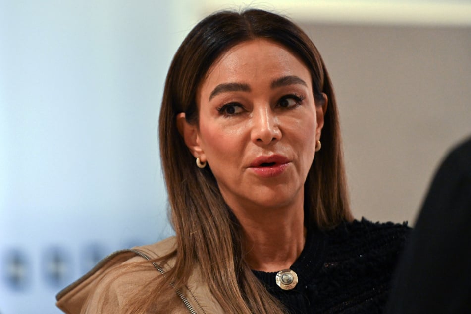 Die Moderatorin konnte wegen Dreharbeiten nicht selbst nach Dubai fliegen.