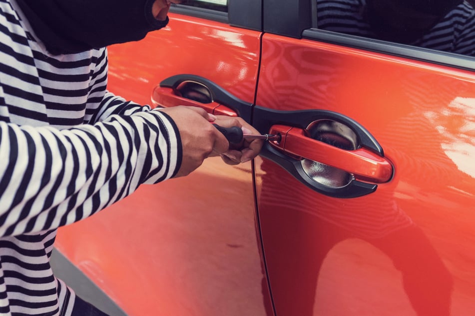 In den vergangenen Tagen sind Täter im Dresdner Westen in drei Autos eingebrochen. (Symbolbild)