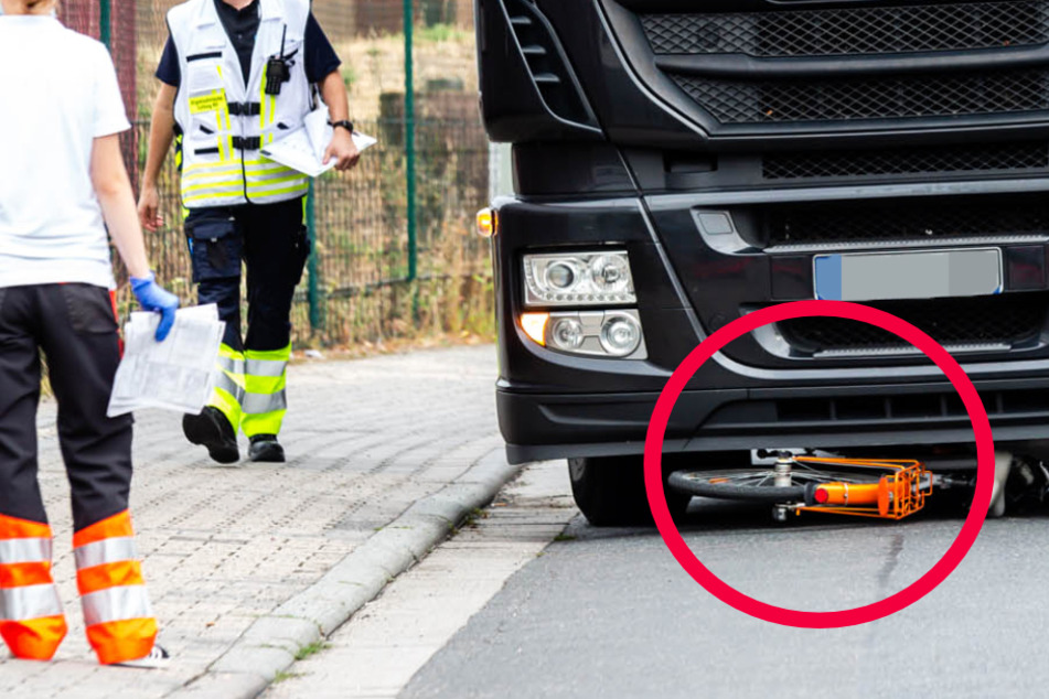 Das Foto zeigt das Fahrrad der verstorbenen Frau unter dem Lastwagen.