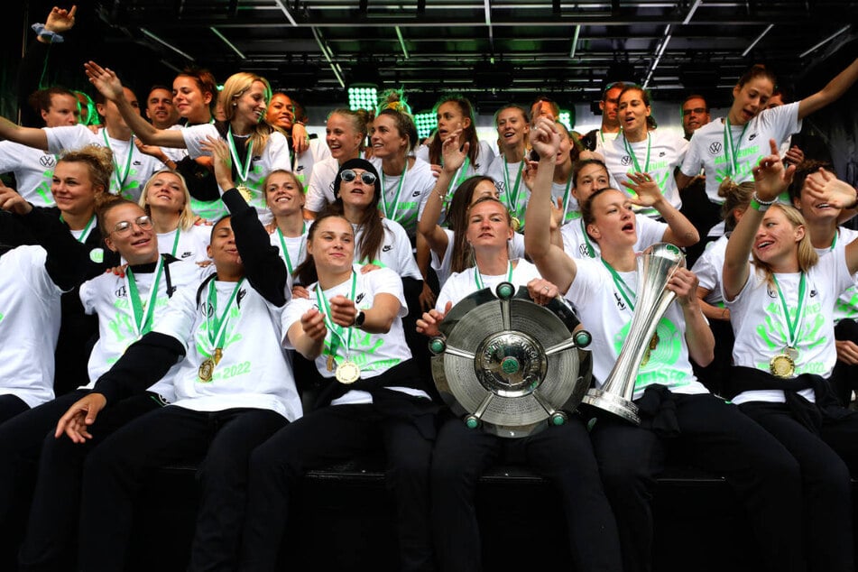 Die Frauen des VfL Wolfsburg feierten Pokalsieg und Meisterschaft der Saison 2021/22.