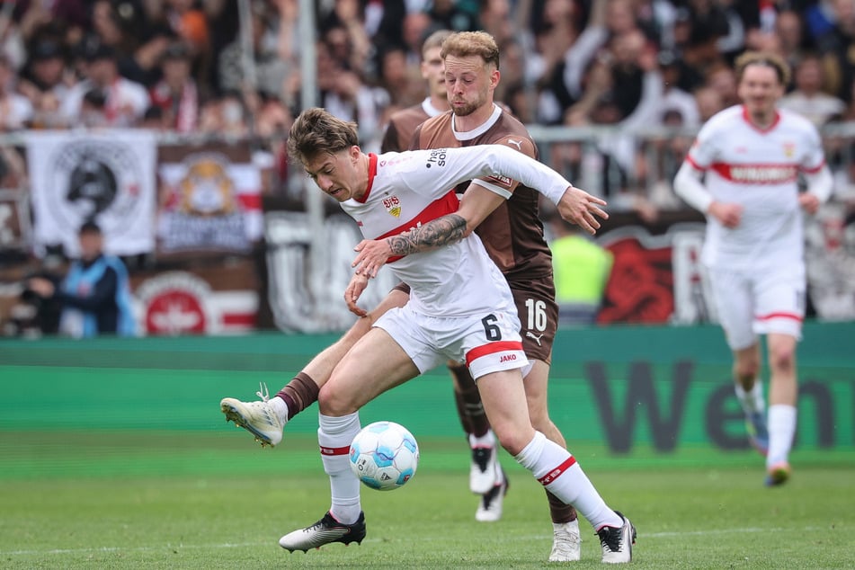 Carlo Boukhalfa (26, hinten) muss den FC St. Pauli nach drei Jahren verlassen.
