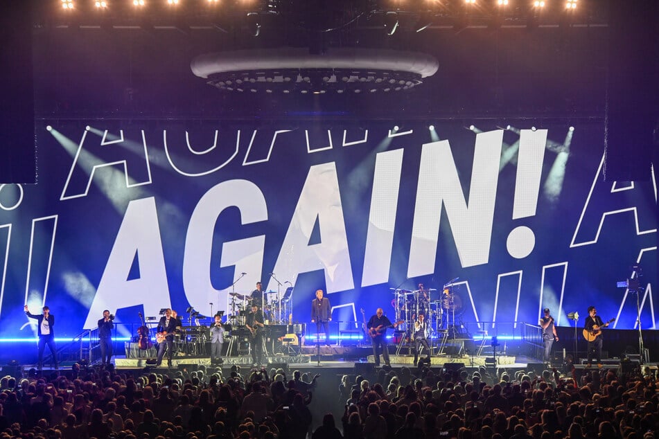 Mehr als zweieinhalb Stunden lang unterhielt der Sänger sein Publikum.