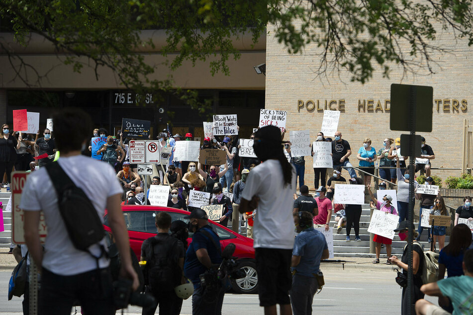 Austinites gathered outside APD headquarters to protest the deaths of George Floyd and Mike Ramos.