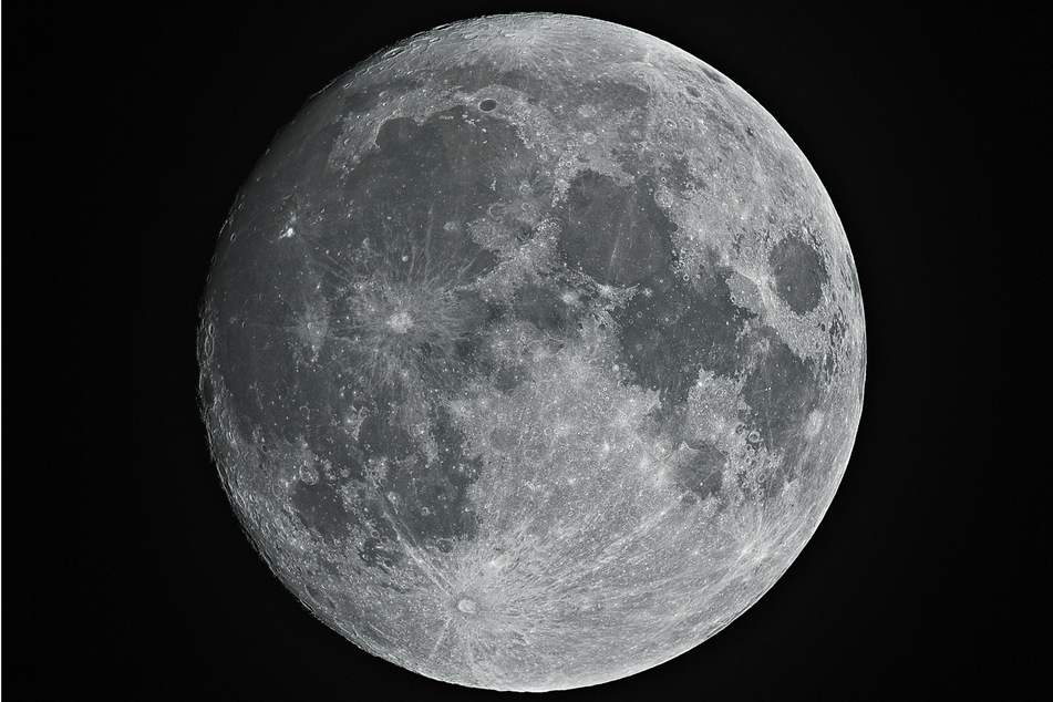 Kleinere Glas-Kügelchen werden öfter auf dem Mond gefunden. Die neuesten waren viel größer als sonst.