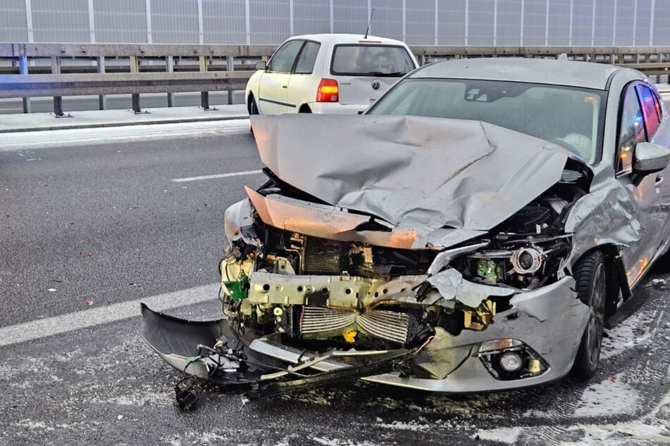 Unfall A96: Rutschpartie durch Blitzeis: Unfallserie mit 13 Fahrzeugen an Heiligabend