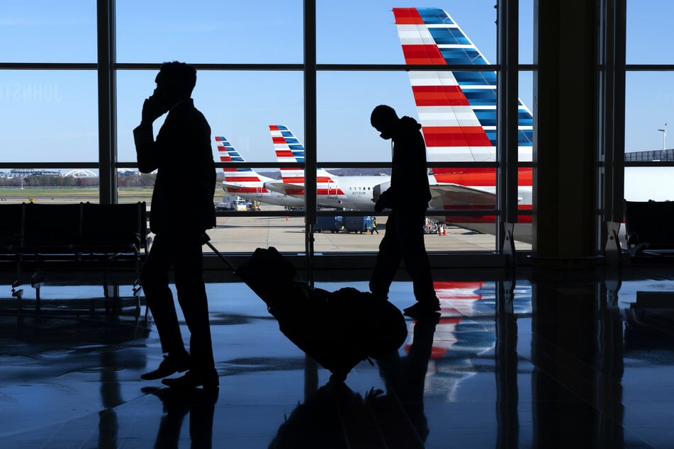 Die Fluggesellschaft "American Airlines" wurde in den USA von einer Mutter verklagt, die ihren Sohn - infolge eines medizinischen Notfalls an Bord - verloren hat. (Archivbild)