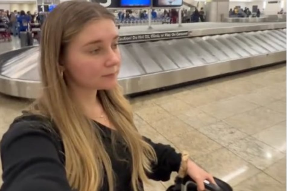 Als sie ihren Koffer holte, wusste TikTokerin "Discover with Dina" noch nicht, was sie gleich erwarten würde.