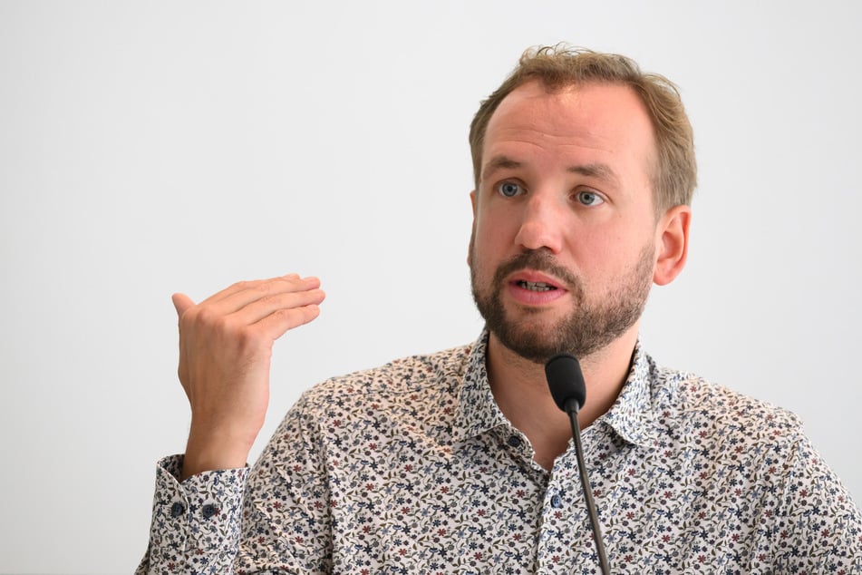 GEW-Chef Burkhard Naumann fordert einen stufenweisen Ausbau der Schulsozialarbeit in Sachsen.