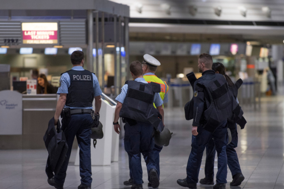 Polizisten am Frankfurter Flughafen (Symbolfoto).