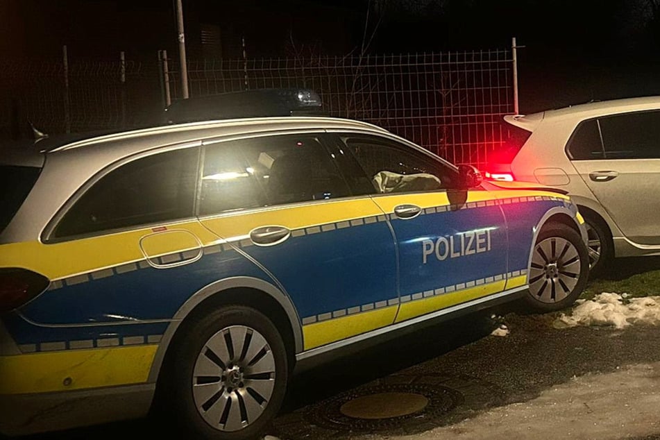 Hamburg: Streifenwagen "erheblich beschädigt": Als Polizisten die Verfolgung aufnehmen, kracht es