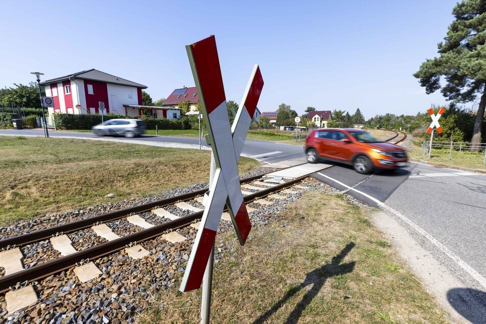 Trotz der hohen Verkehrsdichte befindet sich keine technische Sicherung am Übergang.